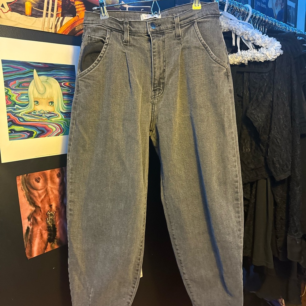 GRAY OVERSIZED DENIM JEANS